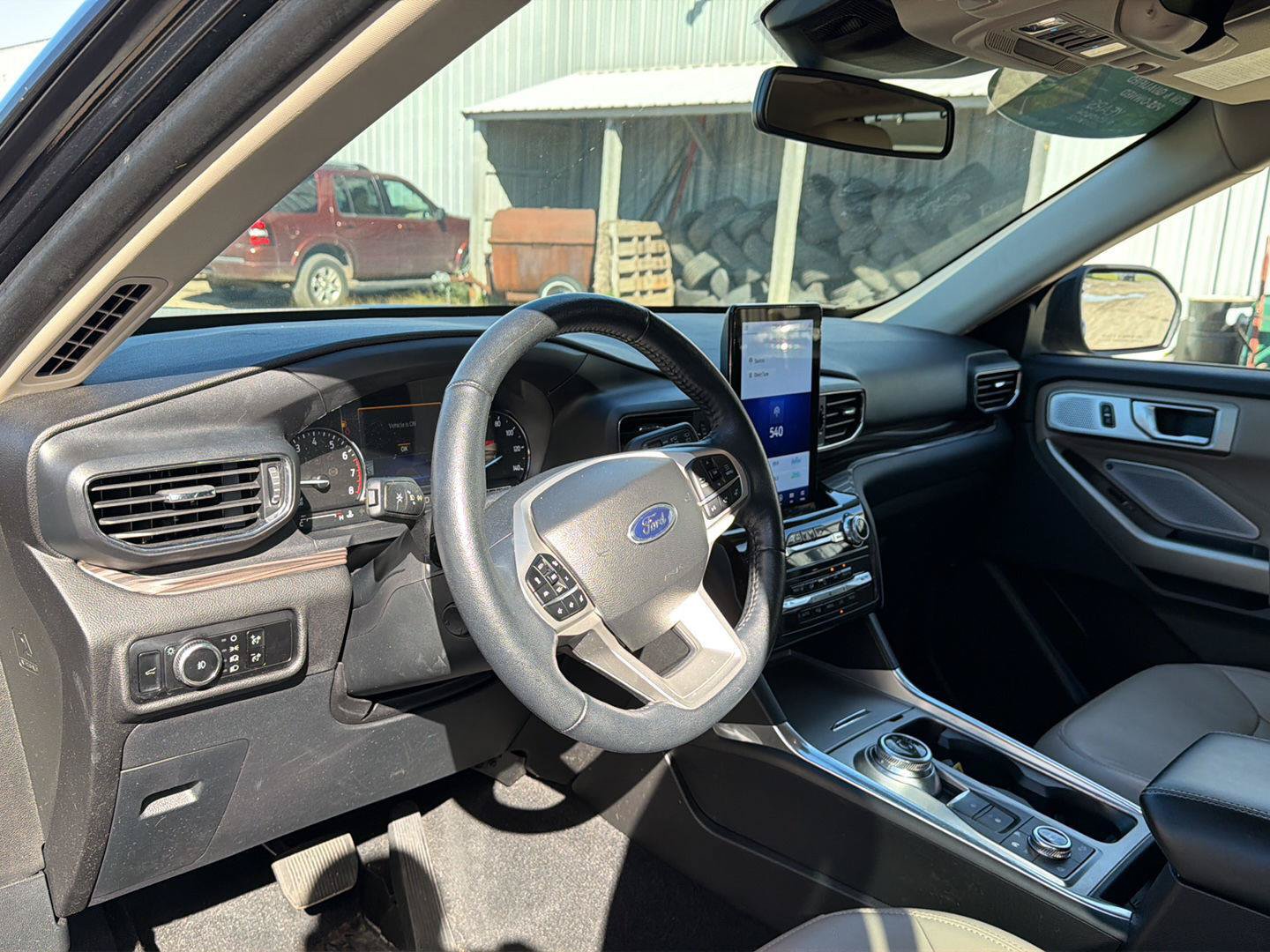 Used 2023 Ford Explorer Limited w/ Limited Technology Package AWD/4WD image 8