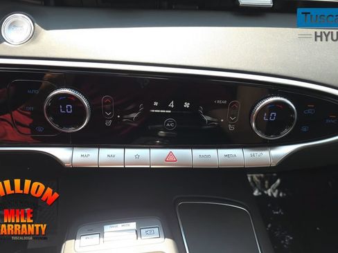 Used 2025 Genesis GV70 2.5T AWD/4WD image 21