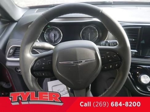 Used 2023 Chrysler Pacifica Limited w/ Uconnect Theater Family Group FWD image 30