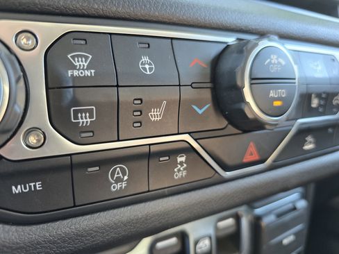 Used 2024 Jeep Wrangler Willys image 28