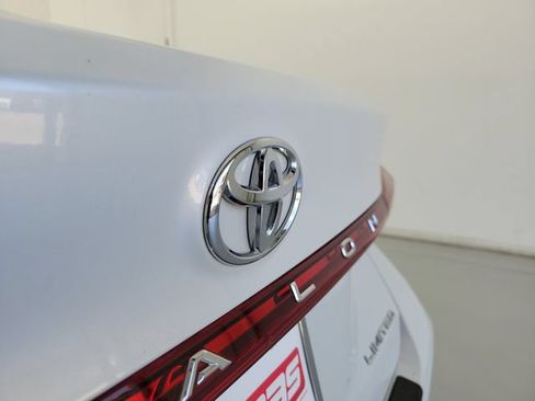 Used 2021 Toyota Avalon Limited w/ Advanced Safety Package FWD image 9