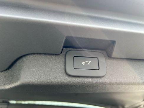 New 2026 Land Rover Discovery Limited Edition image 28