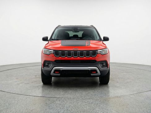 Used 2025 Jeep Compass Trailhawk image 2
