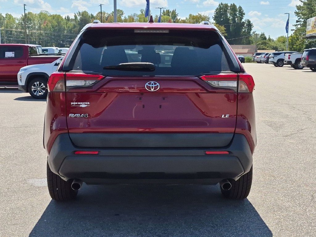 Used 2020 Toyota RAV4 LE FWD image 5