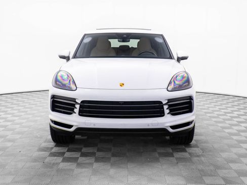 Certified 2023 Porsche Cayenne Platinum Edition image 9