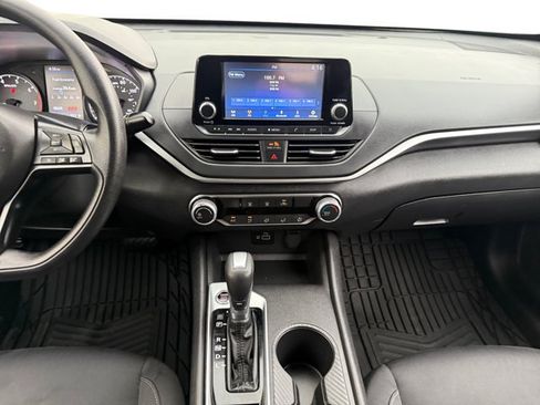 Used 2024 Nissan Altima 2.5 S FWD image 15
