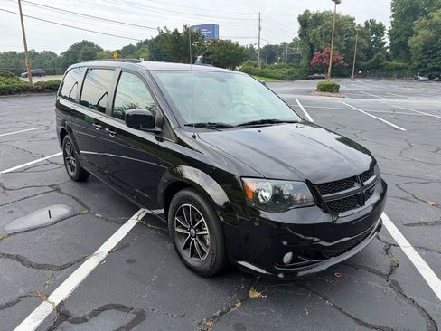 Used 2018 Dodge Grand Caravan GT FWD image 3