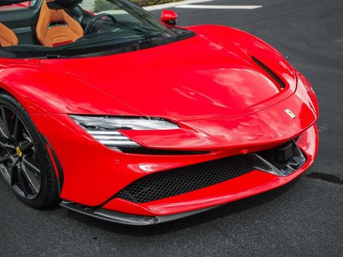Used 2023 Ferrari SF90 Spider image 11