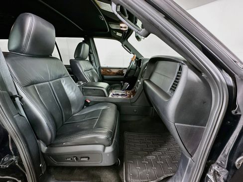 Used 2015 Lincoln Navigator 4WD image 33