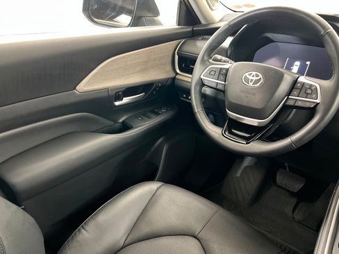 Used 2024 Toyota Grand Highlander Limited AWD/4WD image 12