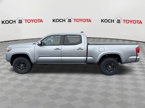 Used 2017 Toyota Tacoma SR5 w/ Tow Package image 4