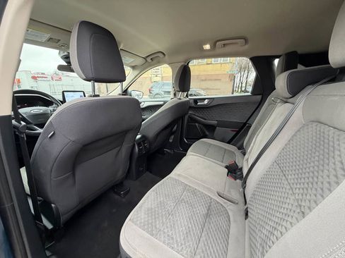 Used 2020 Ford Escape SE image 17