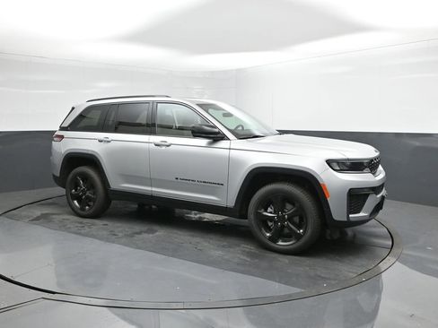 New 2026 Jeep Grand Cherokee Limited w/ Limited Altitude Package RWD image 17