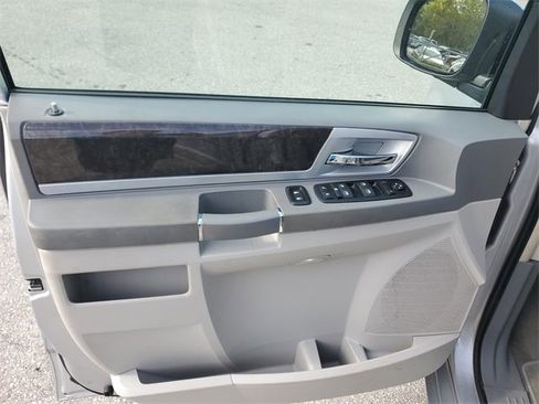 Used 2009 Dodge Grand Caravan SXT w/ Entertainment Group 2 image 16