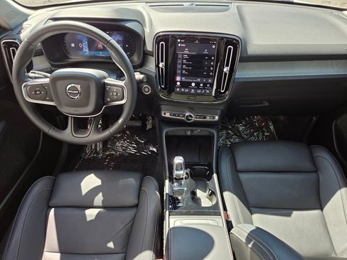 Certified 2025 Volvo XC40 B5 Ultra w/ Climate Package AWD/4WD image 19