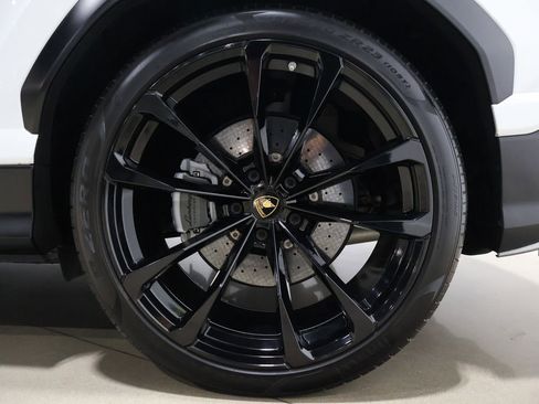 Used 2020 Lamborghini Urus image 19