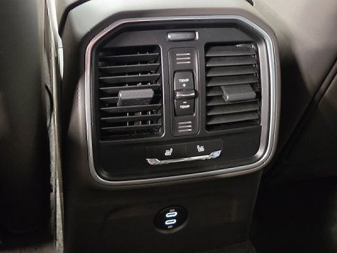 Certified 2026 Porsche Macan AWD/4WD image 12
