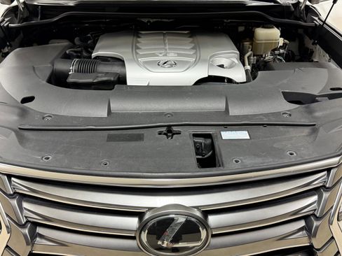 Used 2016 Lexus LX 570 4WD w/ Luxury Package image 28