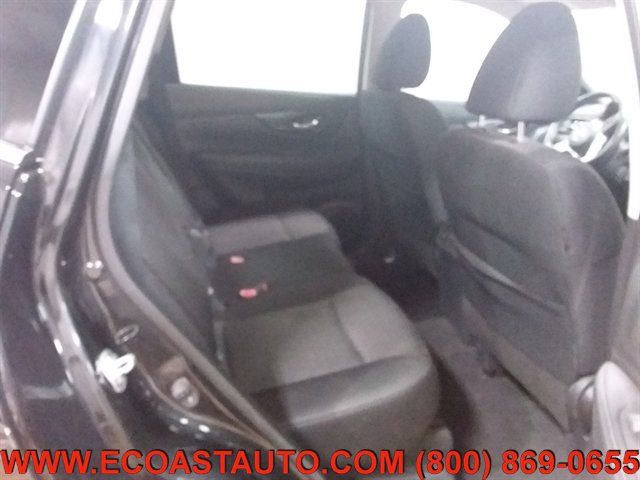 Used 2017 Nissan Rogue SV FWD image 13
