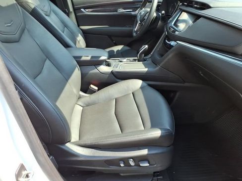 Used 2020 Cadillac XT5 Premium Luxury FWD image 8