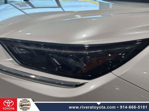 Certified 2024 Toyota Grand Highlander AWD image 8