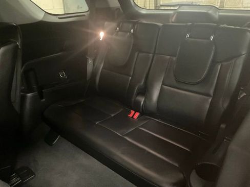 Used 2022 Ford Explorer XLT w/ Equipment Group 202A image 17