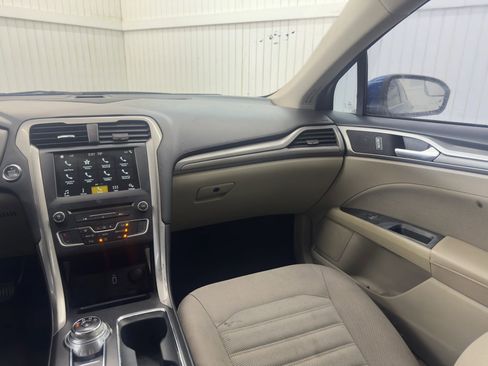 Used 2018 Ford Fusion SE w/ Fusion SE Technology Package image 16