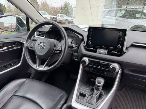Used 2019 Toyota RAV4 XLE Premium w/ Advanced Technology Package image 8