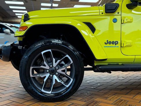 Used 2024 Jeep Wrangler Unlimited w/ Convenience Group AWD/4WD image 13