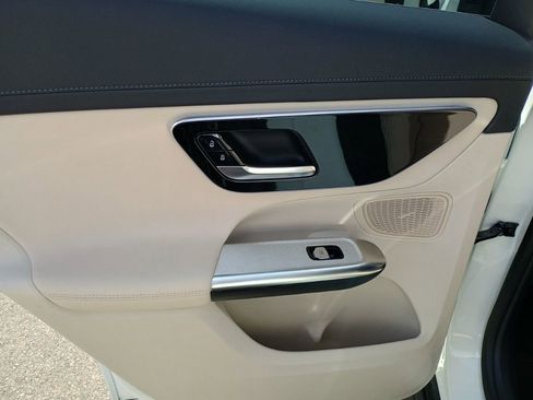 Used 2025 Mercedes-Benz GLC 300 image 15
