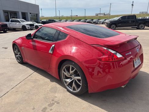Used 2016 Nissan 370Z w/ Sport Package image 4