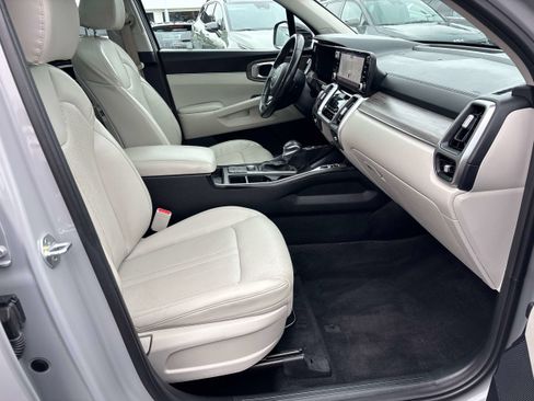Used 2022 Kia Sorento S w/ Panoramic Sunroof Package image 18