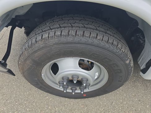 New 2025 Chevrolet Express 4500 Extended w/ Power Convenience Package image 12