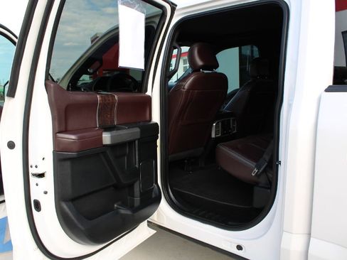 Used 2017 Ford F150 Platinum w/ Equipment Group 701A Luxury AWD/4WD image 11