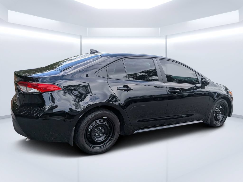 Used 2025 Toyota Corolla LE FWD image 3