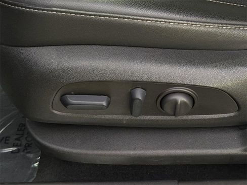 Used 2023 GMC Acadia SLT w/ Elevation Edition image 20