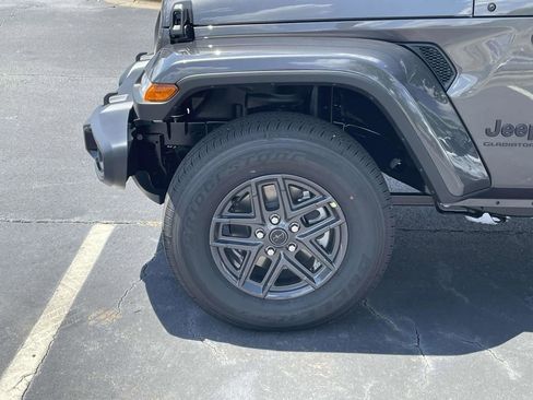 New 2025 Jeep Gladiator Sport image 38