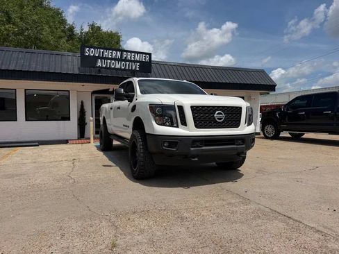 Used 2018 Nissan Titan SV w/ SV Convenience Package AWD/4WD image 3