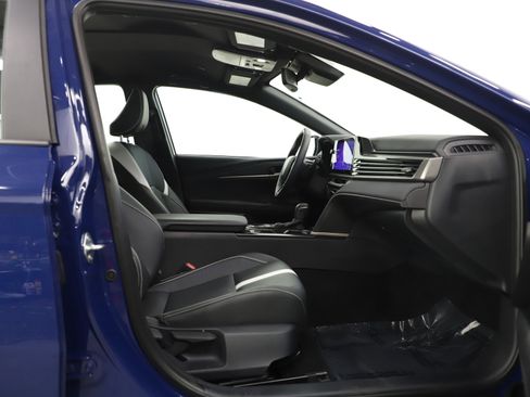 Used 2025 Toyota Camry LE image 11