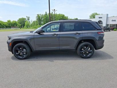 New 2025 Jeep Grand Cherokee Limited w/ Black Appearance Package