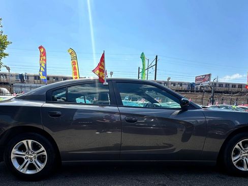 Used 2023 Dodge Charger SXT RWD image 4