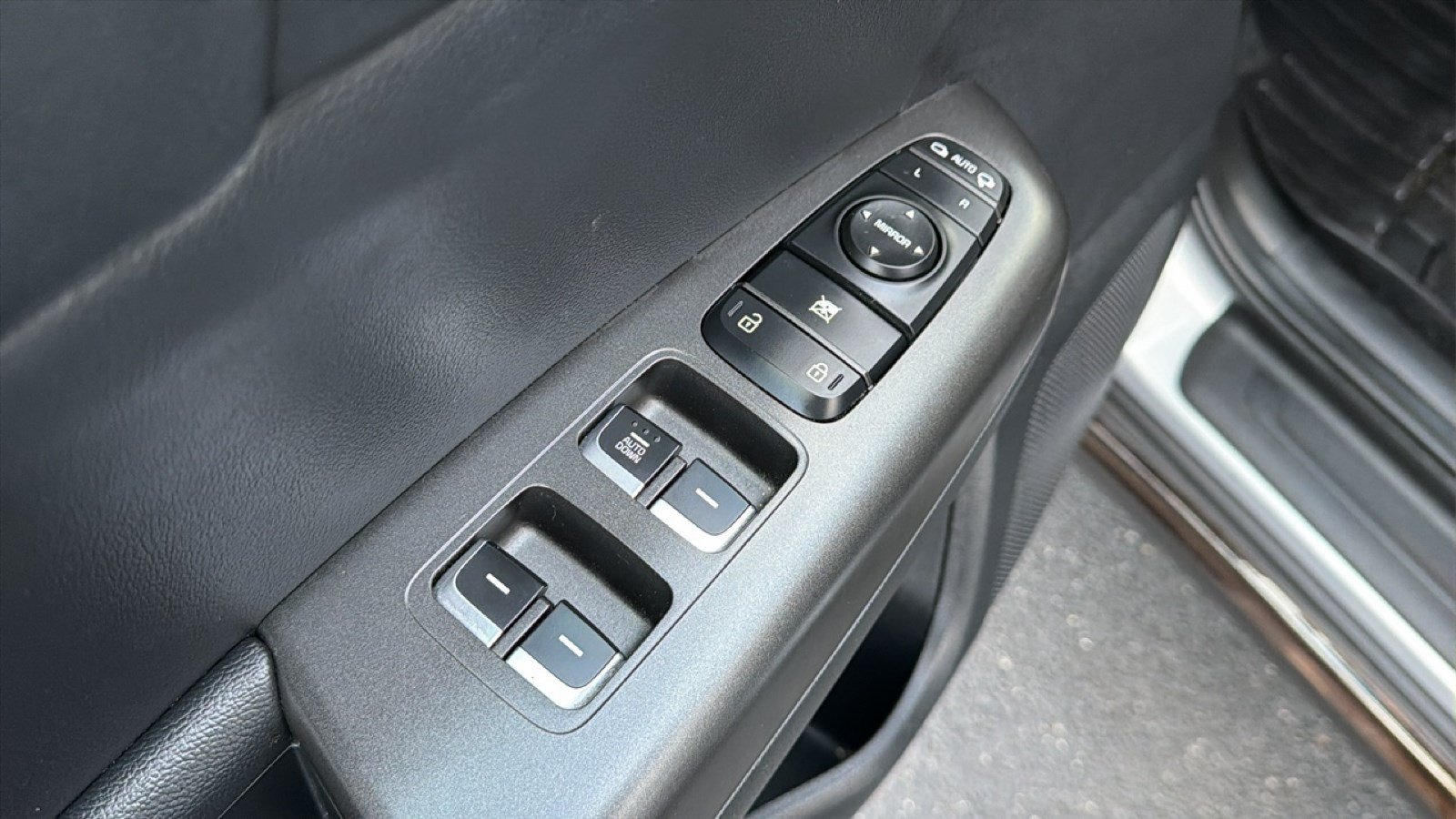 Used 2020 Kia Sportage S FWD image 11