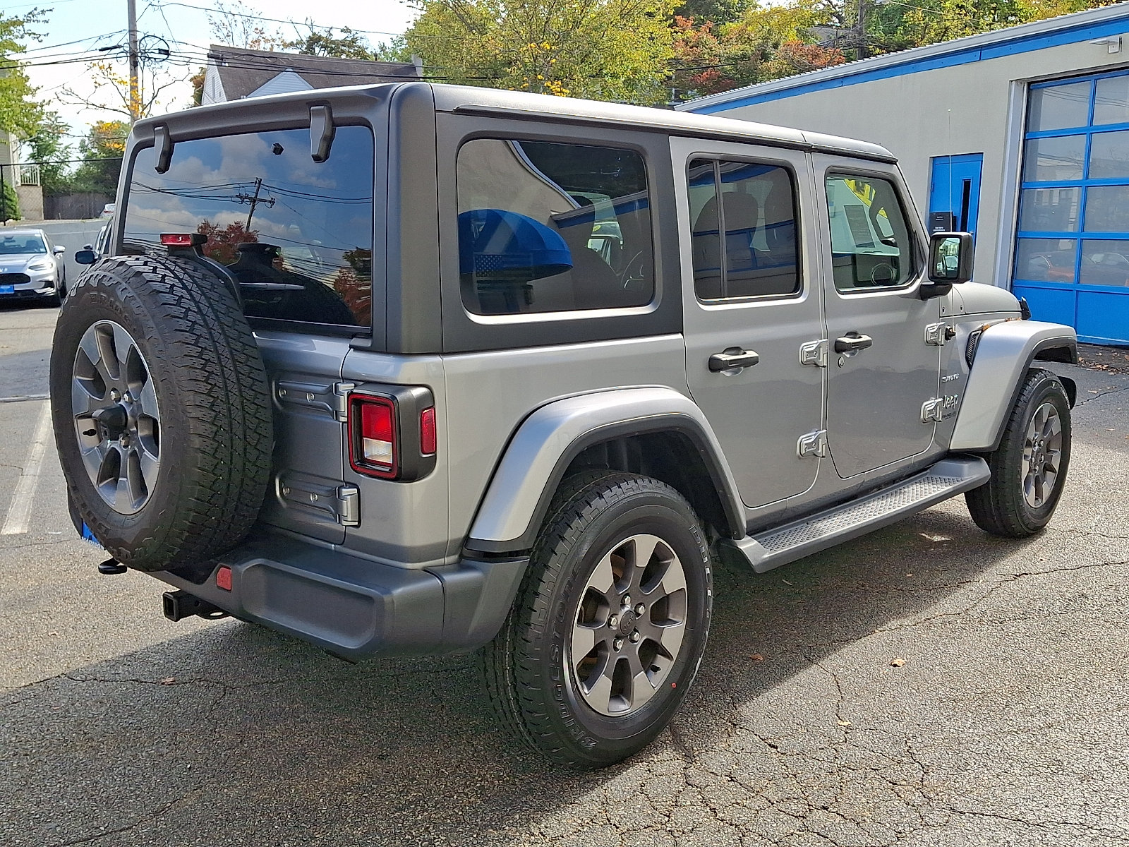 Used 2019 Jeep Wrangler Unlimited Sahara AWD/4WD image 4