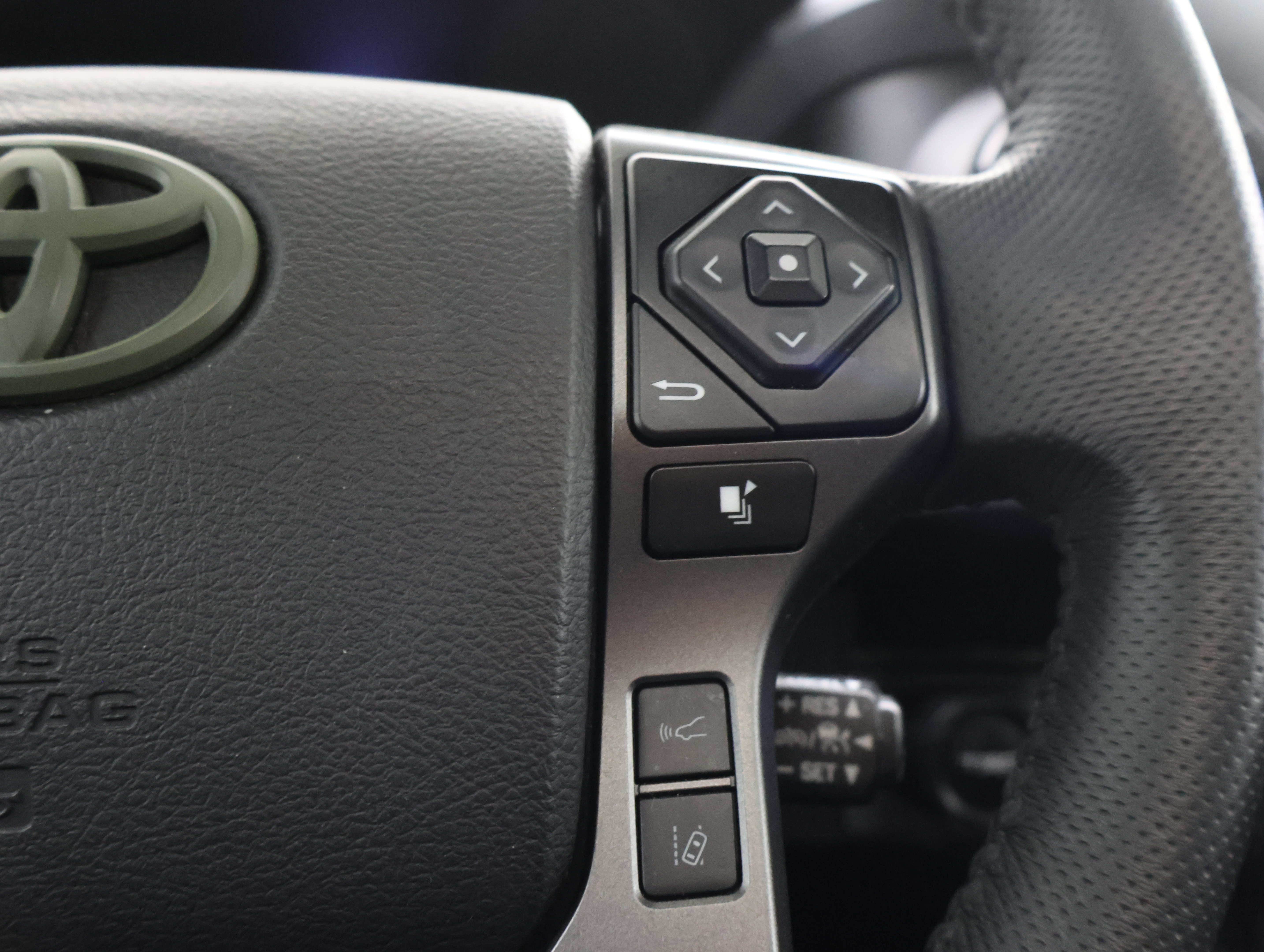 Used 2021 Toyota Tacoma TRD Off-Road w/ TRD Premium Off Road Package AWD/4WD image 16