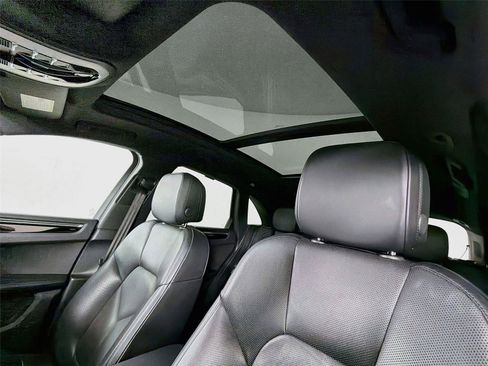 Certified 2024 Porsche Macan AWD/4WD image 35