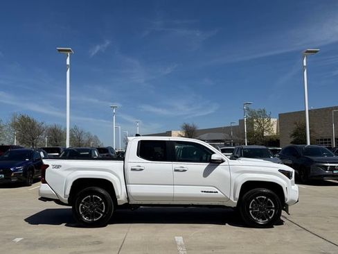 Used 2025 Toyota Tacoma TRD Sport image 6