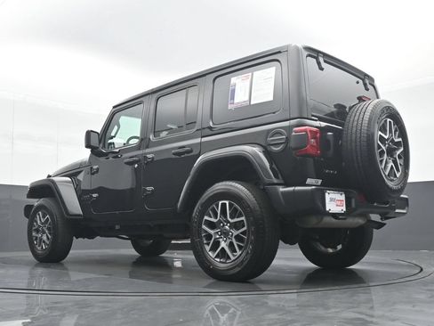 Used 2025 Jeep Wrangler Unlimited Sahara AWD/4WD image 30
