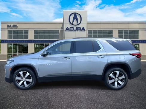 Used 2023 Chevrolet Traverse LT w/ LT Premium Package AWD/4WD image 2