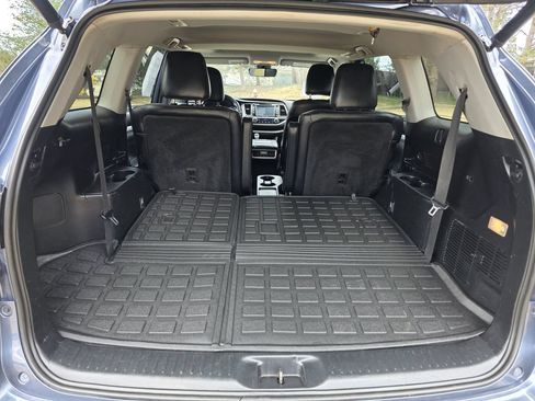 Used 2018 Toyota Highlander XLE AWD/4WD image 19