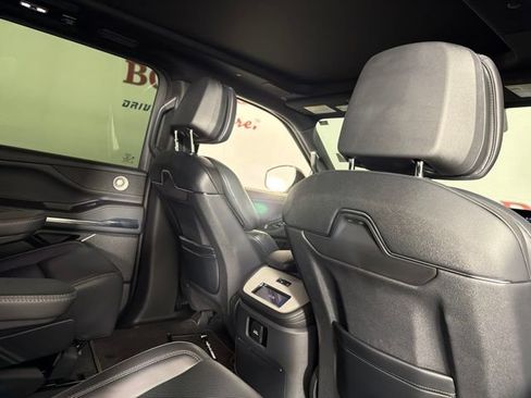 Certified 2025 Lincoln Navigator L Reserve w/ Jet Appearance Package AWD/4WD image 19